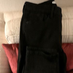 NWOT OLDNAVY Black Size 8 Power Slim Straight Jean. Excellent condition